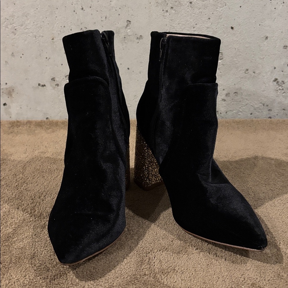 Betsey Johnson Kacey Black Velvet Pointed Toe Ankle Booties - Size 9 - Picture 2 of 11